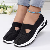 Easy slip-on trainers with stable comfort