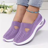 Easy slip-on trainers with stable comfort
