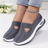 Easy slip-on trainers with stable comfort
